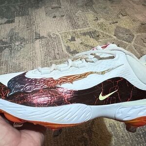 HUARACHE ALPHA PHEONIX elite 4 Nike MENS Soccer Cleats - White and Orange